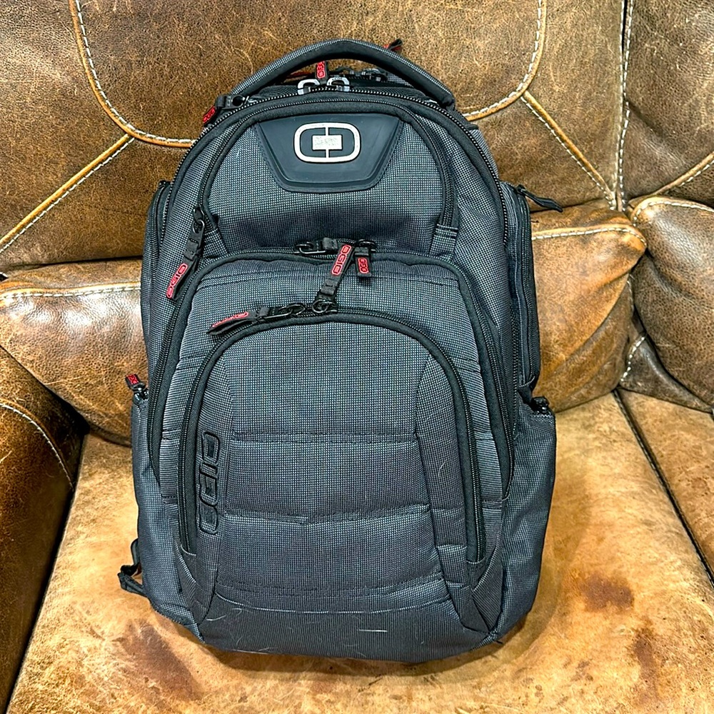 Ogio Renegade RSS. Black pindot. Gently used.